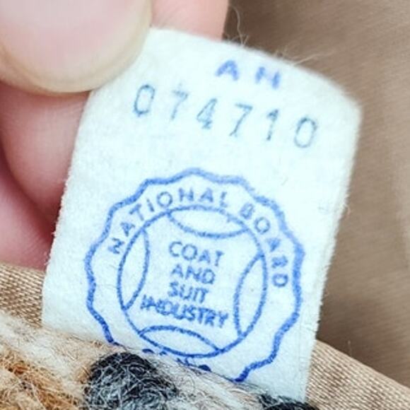 Vintage Long Line Pleated Back Coat Wool ILGWU Union Made Fully Lined - Picture 15 of 16